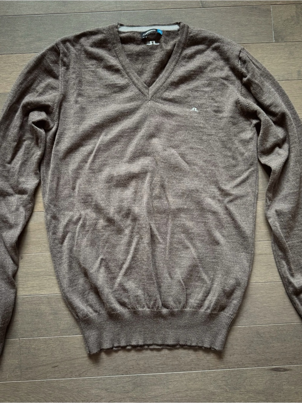 J.Lindeberg Men's 100% merino Wool Taupe V-Neck Sweater